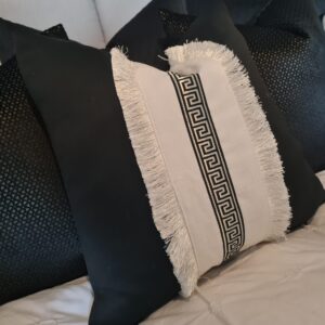 Monochrome fringed Middle cushion