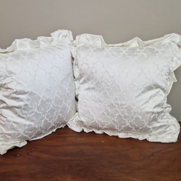 J'adore Snow Frilly Cushion 2