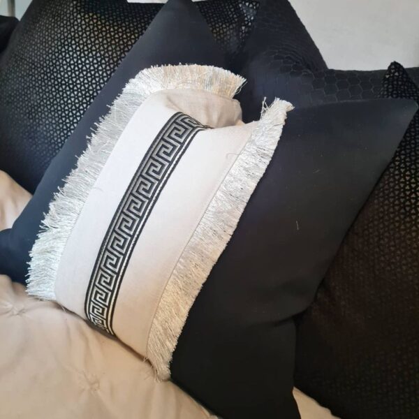 Monochrome fringed Middle cushion 1