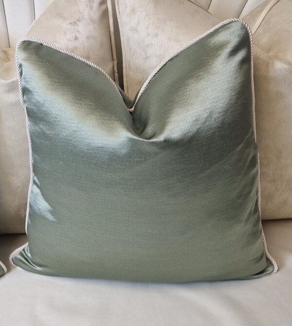 Silent Cushion with braid trim