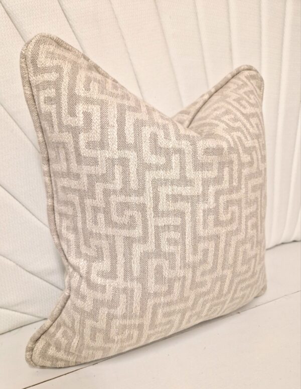 Labyrinth Sand Cushion