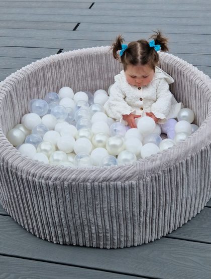 Kids Ball pit and balls